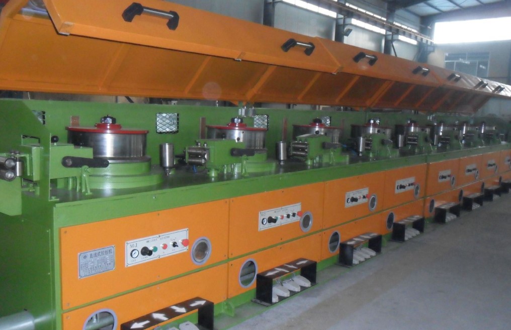 “直列式拉絲機(jī)是如何應(yīng)用變頻器優(yōu)化生產(chǎn)效率？”